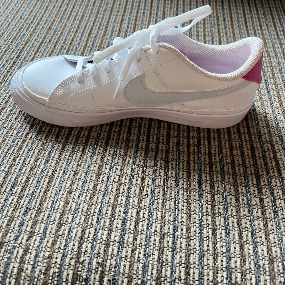 Nike Court Legacy